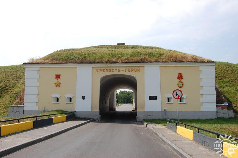 «Мемориальный комплекс „Брестская крепость-герой“». Северные ворота